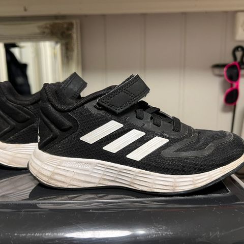 Adidas barna sko størrelse 28