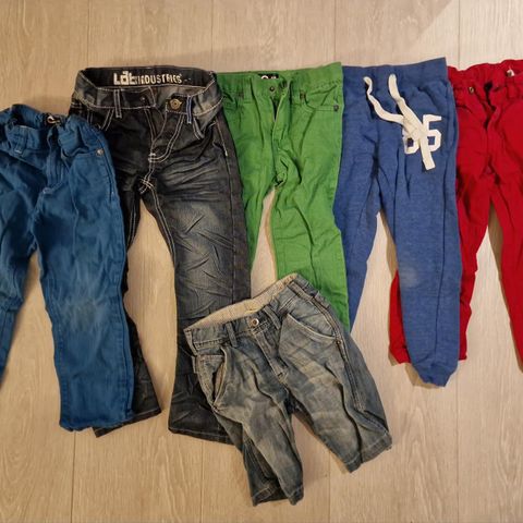 4 bukser, 1 joggebukse, 1 shorts str 110.