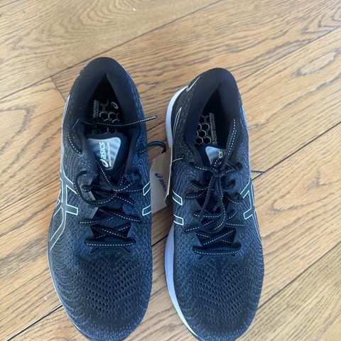 Ubrukt/ny! Supergode Asics Cumulus 24 - allsidig og god løpesko. Str 42,5 (dame)