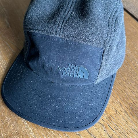 Diverser caps fra Less, The North Face, Ciele, American Needle, Thisisneverthat