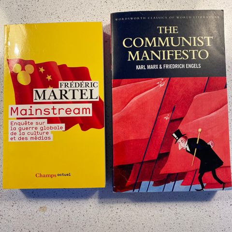 To bøker, fransk og engelsk. Martel, Marx, Engels