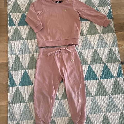 Rosa Hummel joggedress str 98