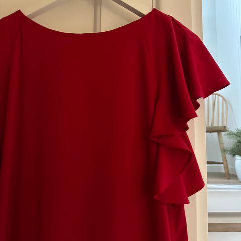 Nydelig rød kjole fra Zara str S (romslig) som NY