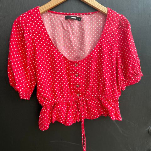 Kort bluse fra Bikbok str S