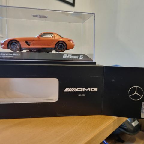 Mercedes-Benz SLS AMG 1:43 Signature Edition Orange