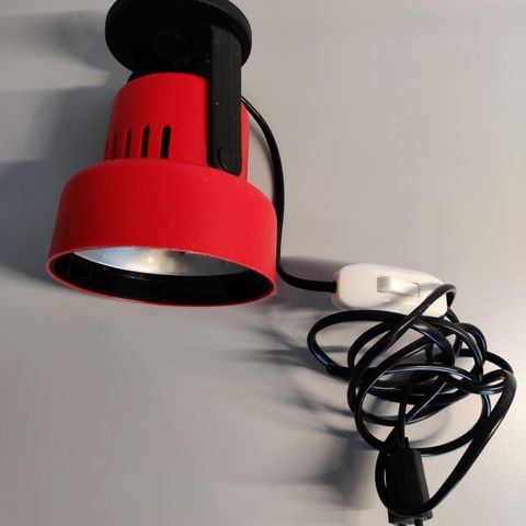 Oransje og sort liten retro vegglampe selges.