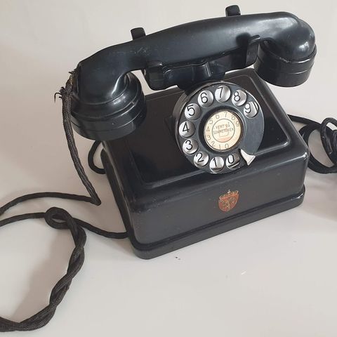 Gammel Telefon fra 1942 med dreieskive