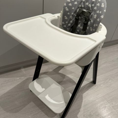 Stokke steps barnestol med baby set og bord