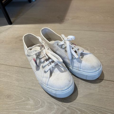 Superga hvite sko str 36