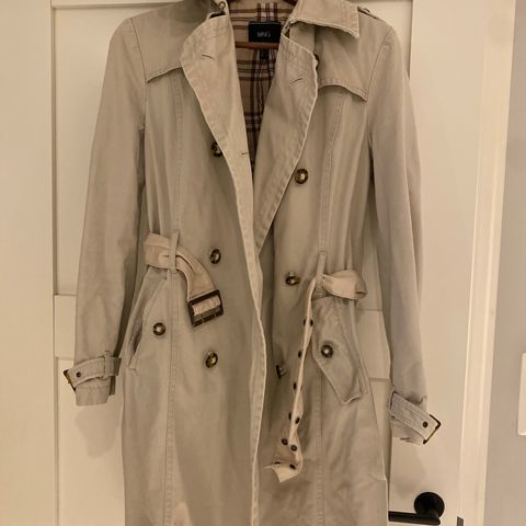 Trenchcoat fra Mango