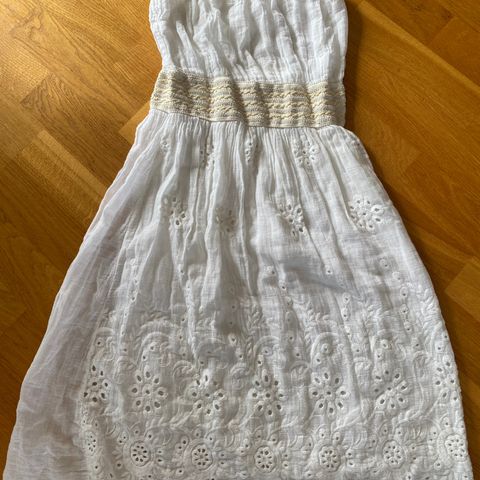 Nydelig hvit tubetopp kjole nydelige detaljer