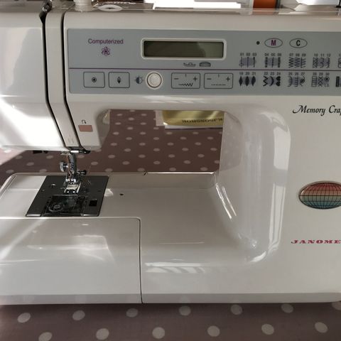 Symaskin Janome Memory Craft 3000.