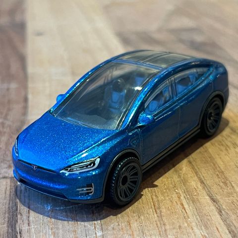 Blå metallic Tesla Model X modellbil
