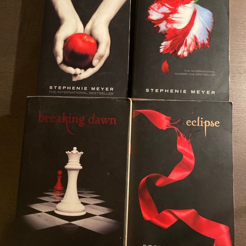 Twilight-serien, 4 bøker