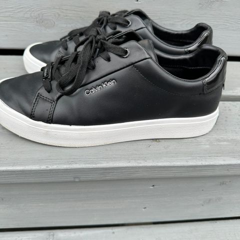 Calvin Klein sneakers str 40