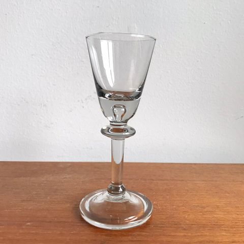 Pent lite vintage sotet Hadeland Tangen likør/snaps/akevitt glass