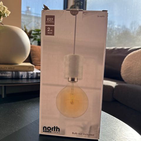 Taklampe/ pendellampe Tube fra northlight 2 m ledning med stein sokkel. Ny!