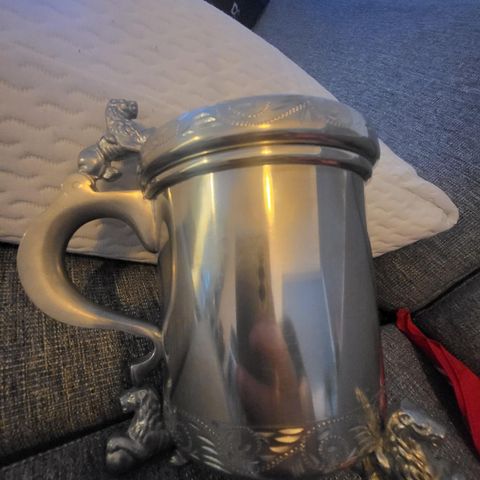 Pewter(hovedsaklig tinn) mugge?