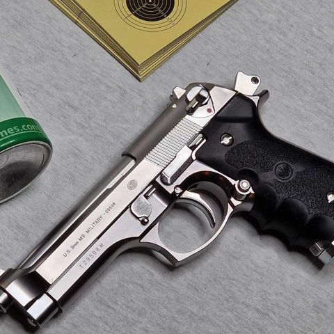 Strøken Tokyo Marui Beretta 92F GBB Chrome 6 mm Softgun pistol pakke