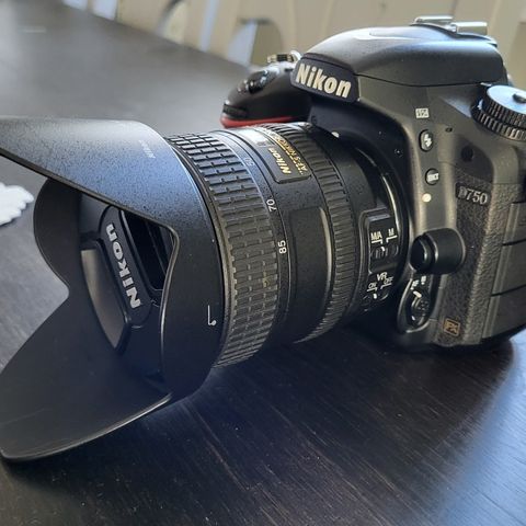 Nikon D750 kit med 24-85mm og Nikon SB-600 blitz