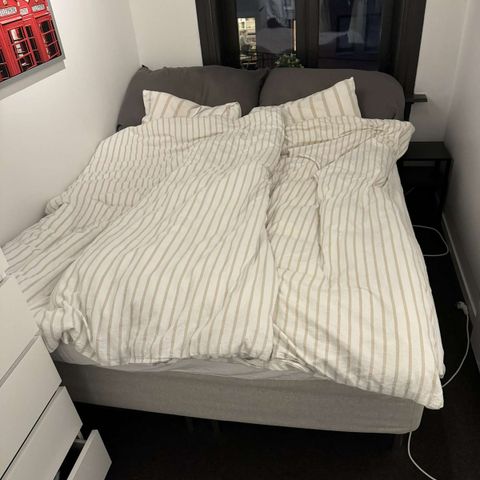 IKEA seng selges billig, hentes innen 27.04