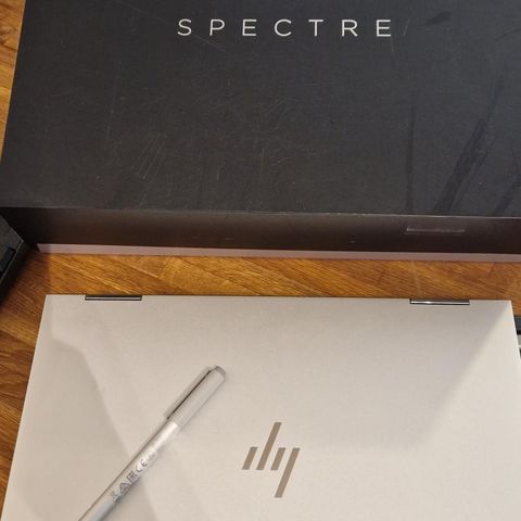 2 i 1 HP spectre X360 med penn