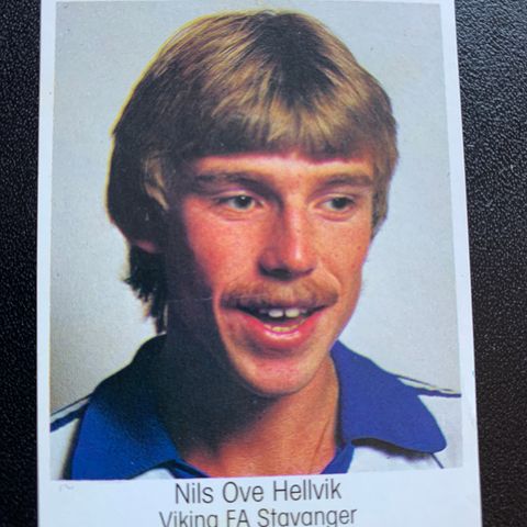 Nils Ove Hellvik Viking Stavanger 1983 sjeldent fotballkort klistremerke