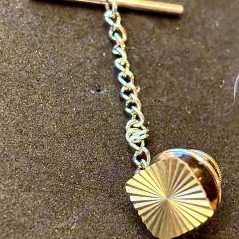 Slipsnål / "Tie tac pin" i sølv (830s)