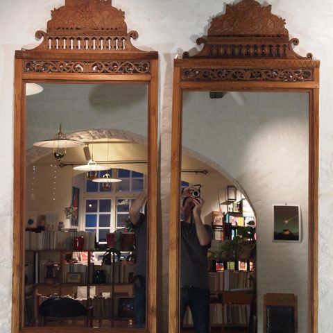 Et par utskårede speil fra Bali. SØN. 5. MAI OSLO GRATIS LEVERING