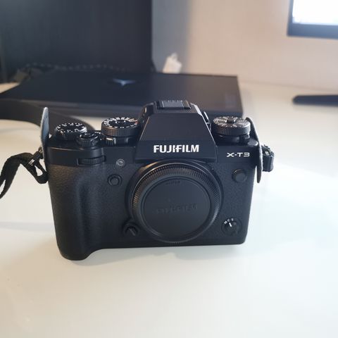 Veldig lite brukt Fujifilm XT3 + XF 18-55mm linse