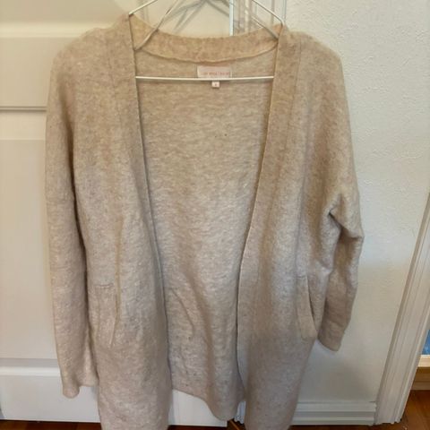 Beige cardigan fra Bikbok, str. Small selges.