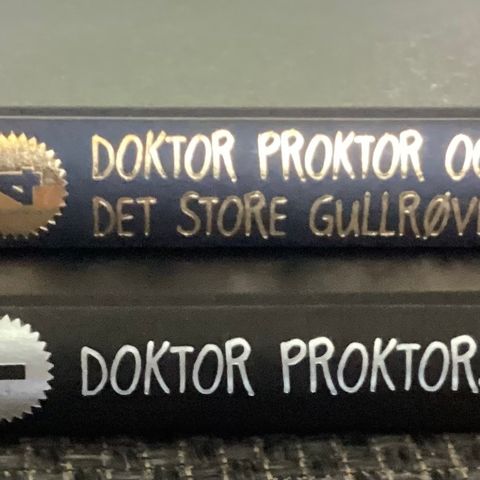 JO NESBØ 2 flotte bøker«DOKTOR PROKTORS PROMPEPULVER»2012 +, nr. 1 og nr. 4.