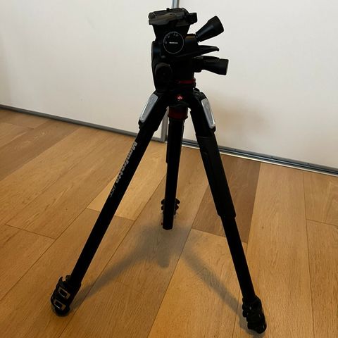 Nytt fotostativ Manfrotto MT055 m/MHXPRO-3W