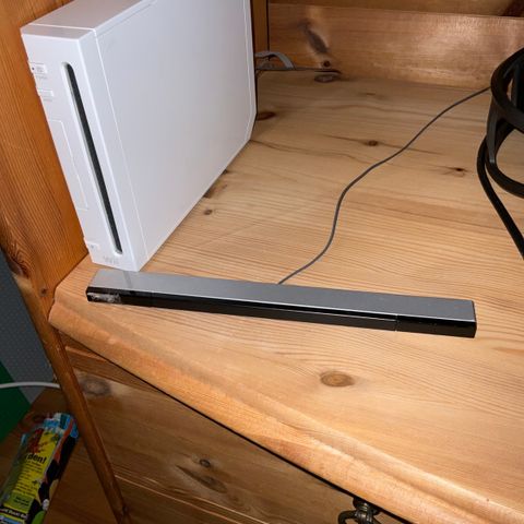 Nintendo wii med 12+ spill, 3 kontrollere og tilbehør