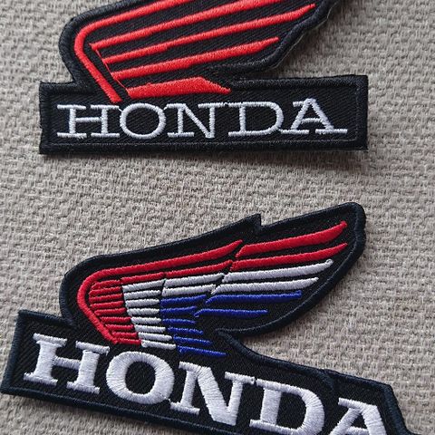 2 forskj Honda MC tøymerker selges