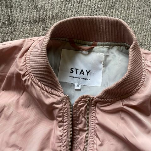 Lys rosa bomber jakke str XS STAY