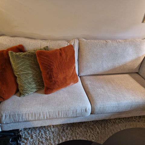 Knallfin sofa 3+2 lite brukt. Flekkfri, som ny.