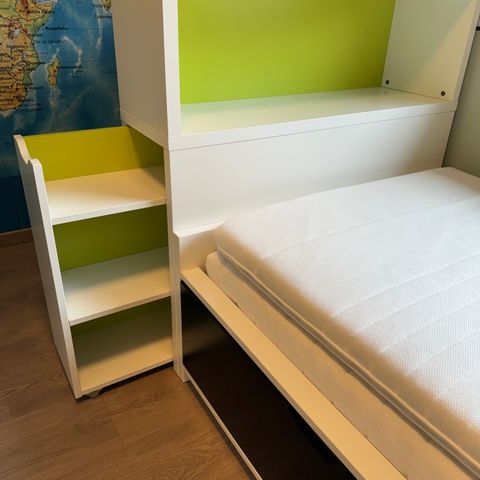 IKEA Flaxa seng og skap/hylle