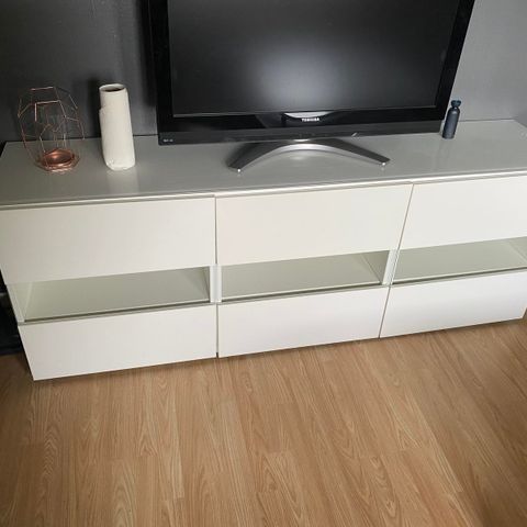 Tv-benk / skjenk fra Ikea
