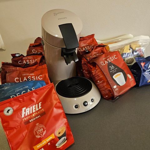 Reservert. Senseo kaffeputemaskin + masse kaffe (ca 450 kaffeputer)!