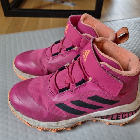 Adidas Gore tex str 33. Rosa