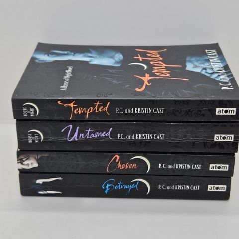 4 pocket bøker A house of Night - P.C. and Kristin Cast