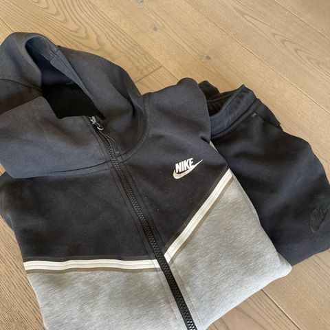 Svart/grå Nike tech fleece