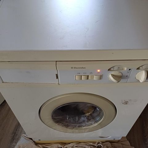 Eldre elektrolux vaskemaskin selges