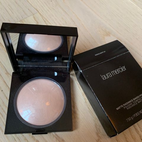 Laura Mercier matte radiance baked powder pudder / highlighter