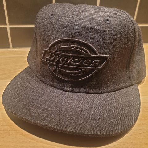 Ny Dickies Caps str L/XL selges kr 300,-