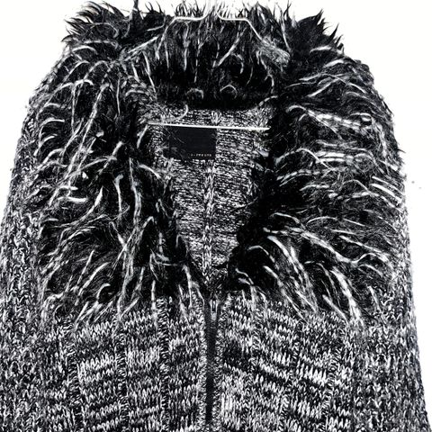 strikket jakke med pelskrage lukkes m. glidelås