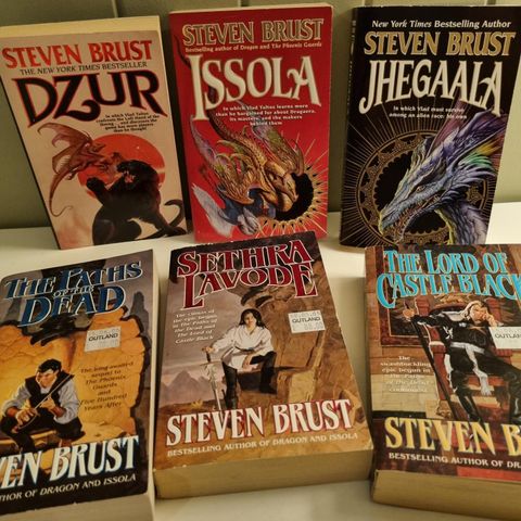 Div bøker av Steven Brust. Selges 25 pr bok. Engelsk tekst. Fantasy