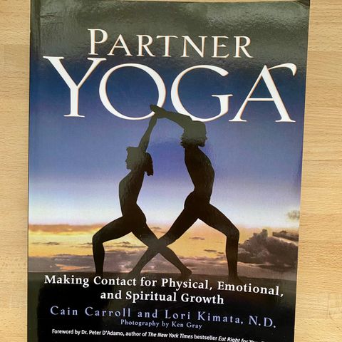 Partner Yoga av Cain Carroll og Lori Kimata