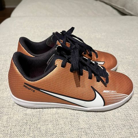 Nye Nike vapor innefotballsko str 33